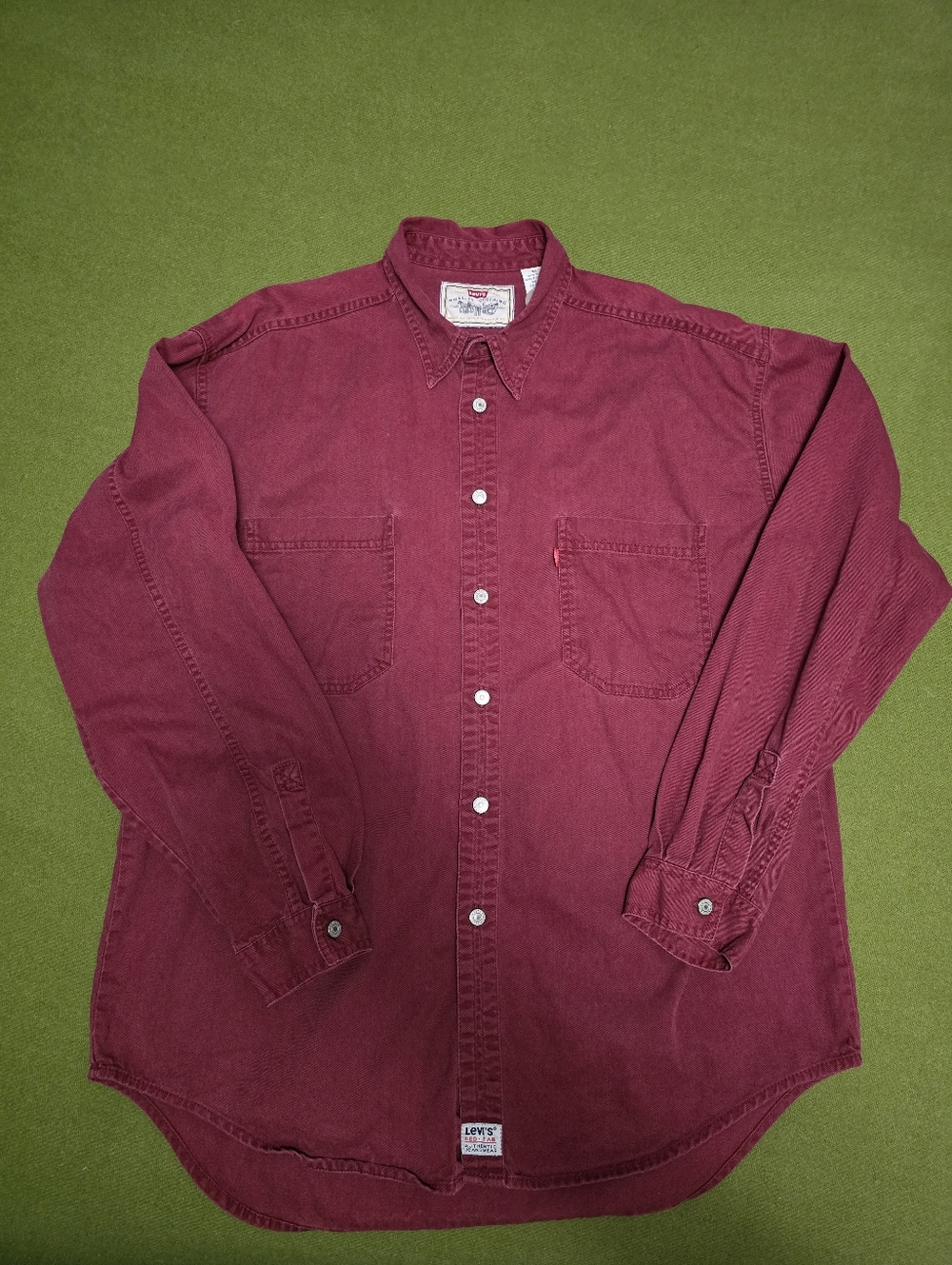 90's Levi's Men's Button-Up Shirt in Wine Red